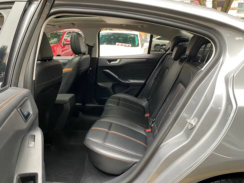 Ford Focus — миниатюра 10