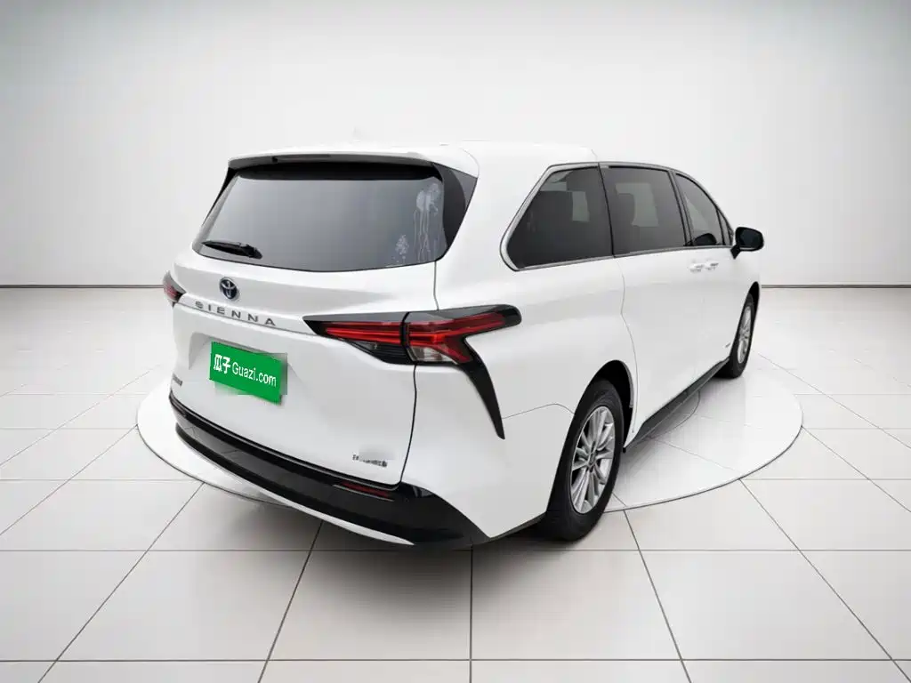 Toyota Sienna — миниатюра 4