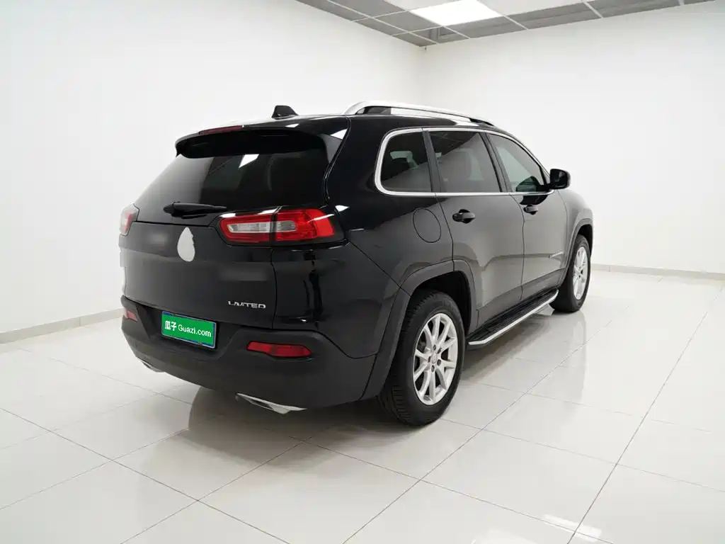 Jeep Cherokee — миниатюра 5