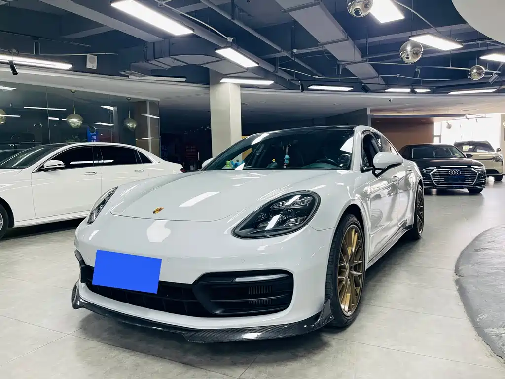 Porsche Panamera 2021