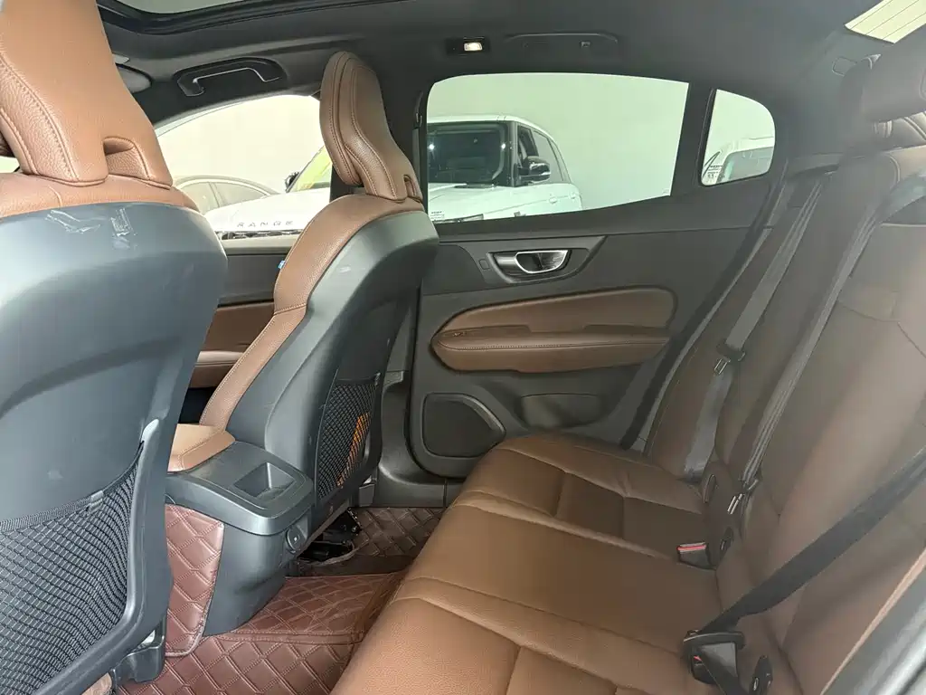 Volvo S60 2023 B4 Luxury