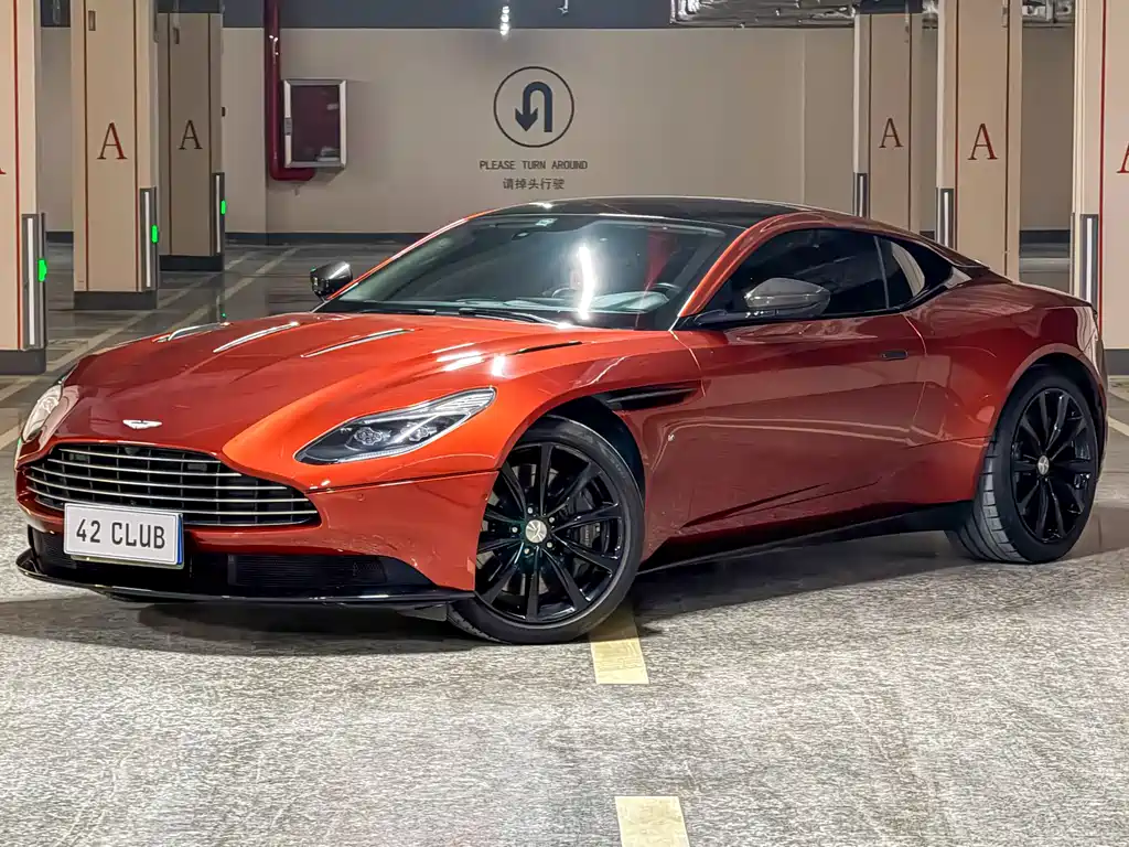 Aston Martin DB11 2019