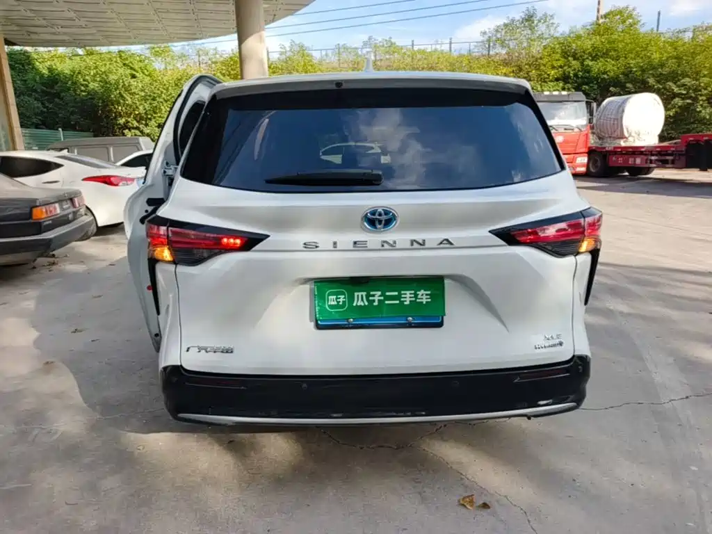 Toyota Sienna — миниатюра 6
