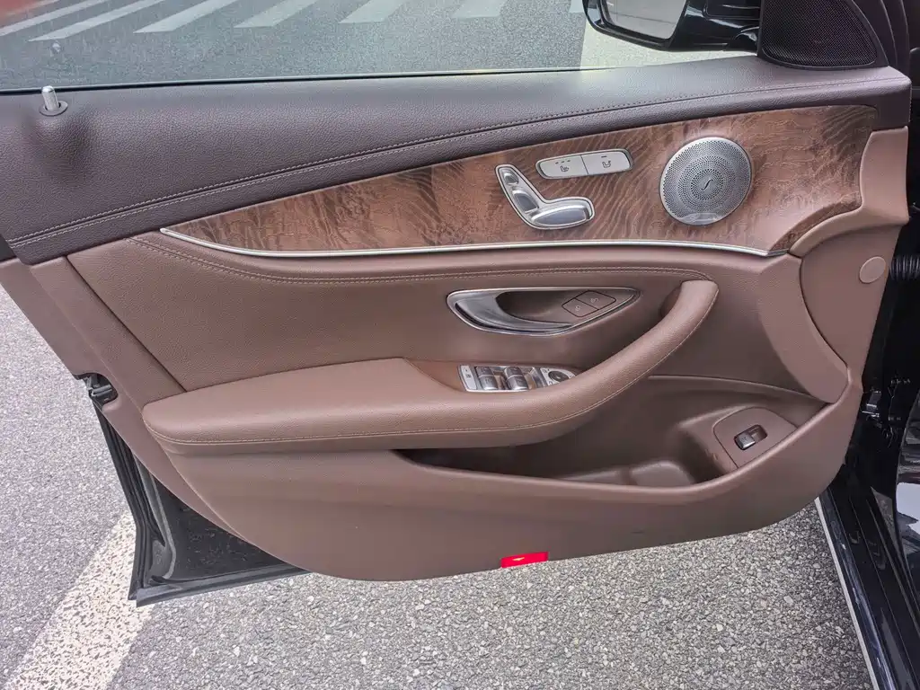 Mercedes-Benz E-Class — миниатюра 20