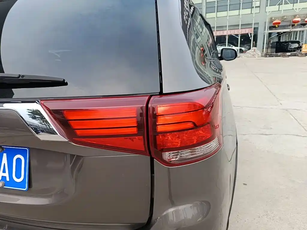 Mitsubishi Outlander 2016 2.0L 5 мест