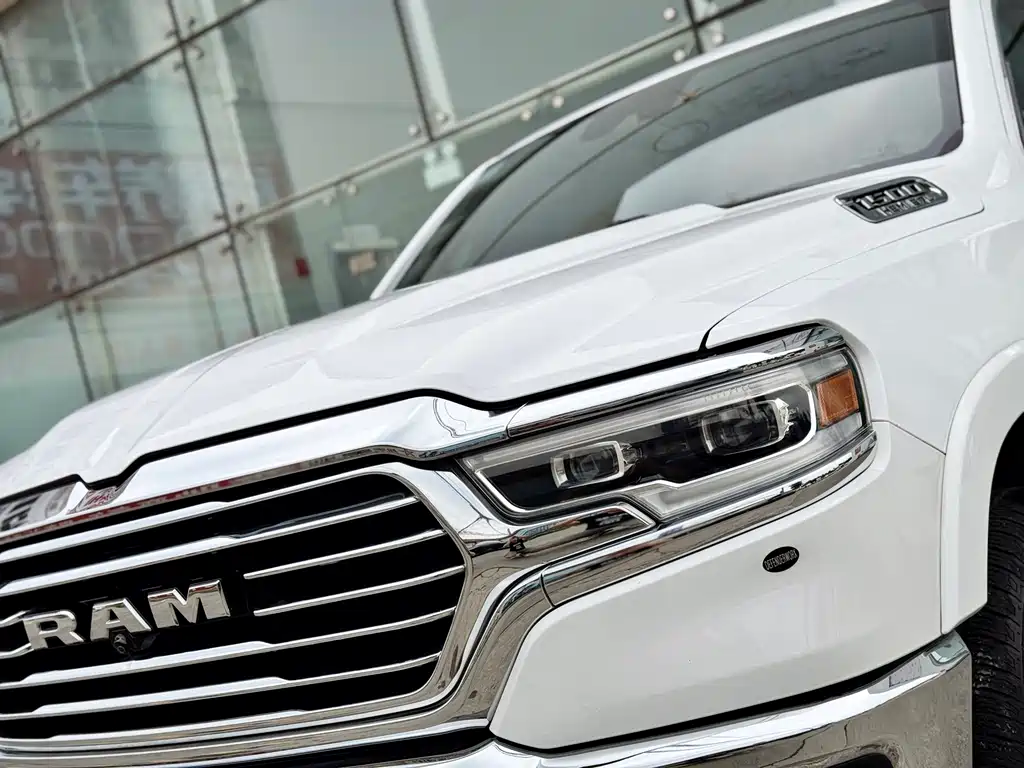 Ram Trucks 2022 5.7L