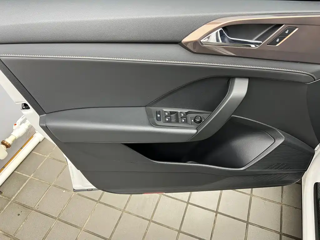 Volkswagen Tharu — миниатюра 16