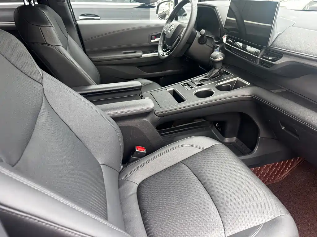 Toyota Sienna — миниатюра 13