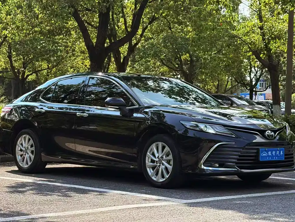 Toyota Camry — миниатюра 3