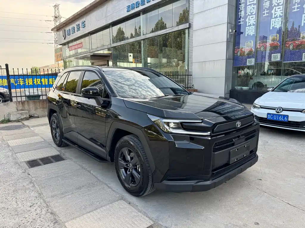 Toyota RAV4 — миниатюра 3