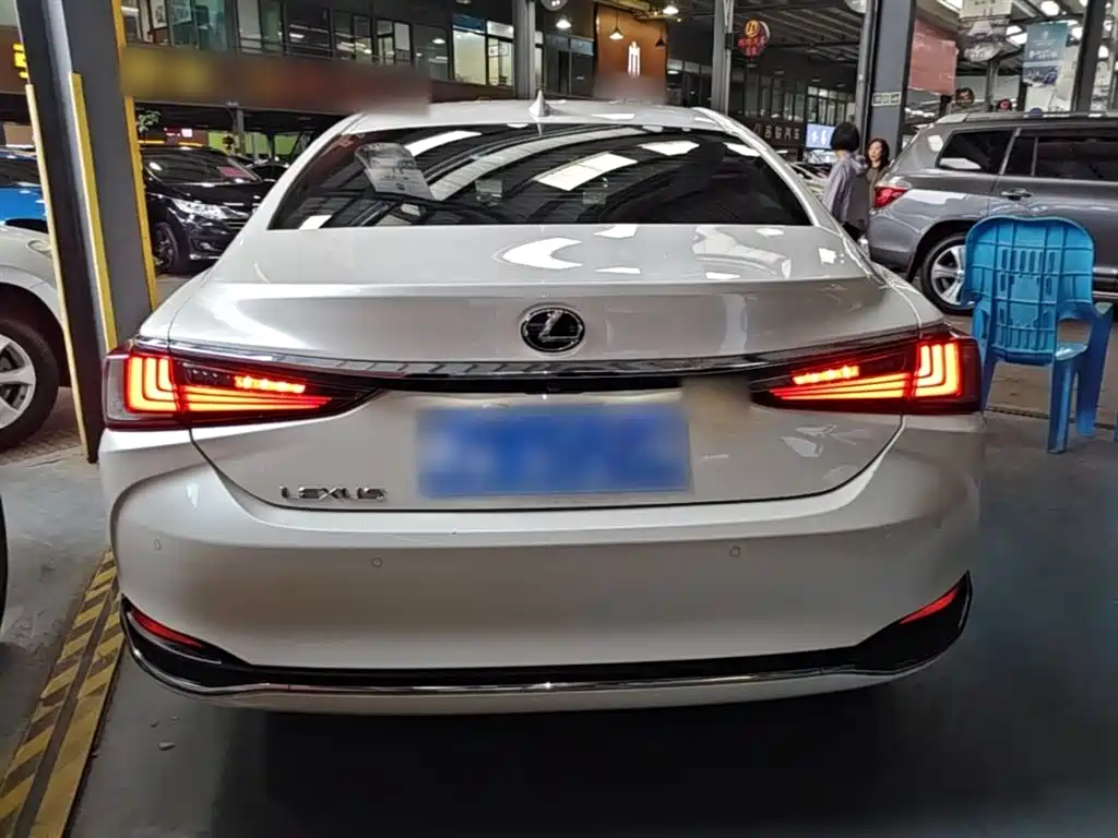 Lexus ES 2021 200