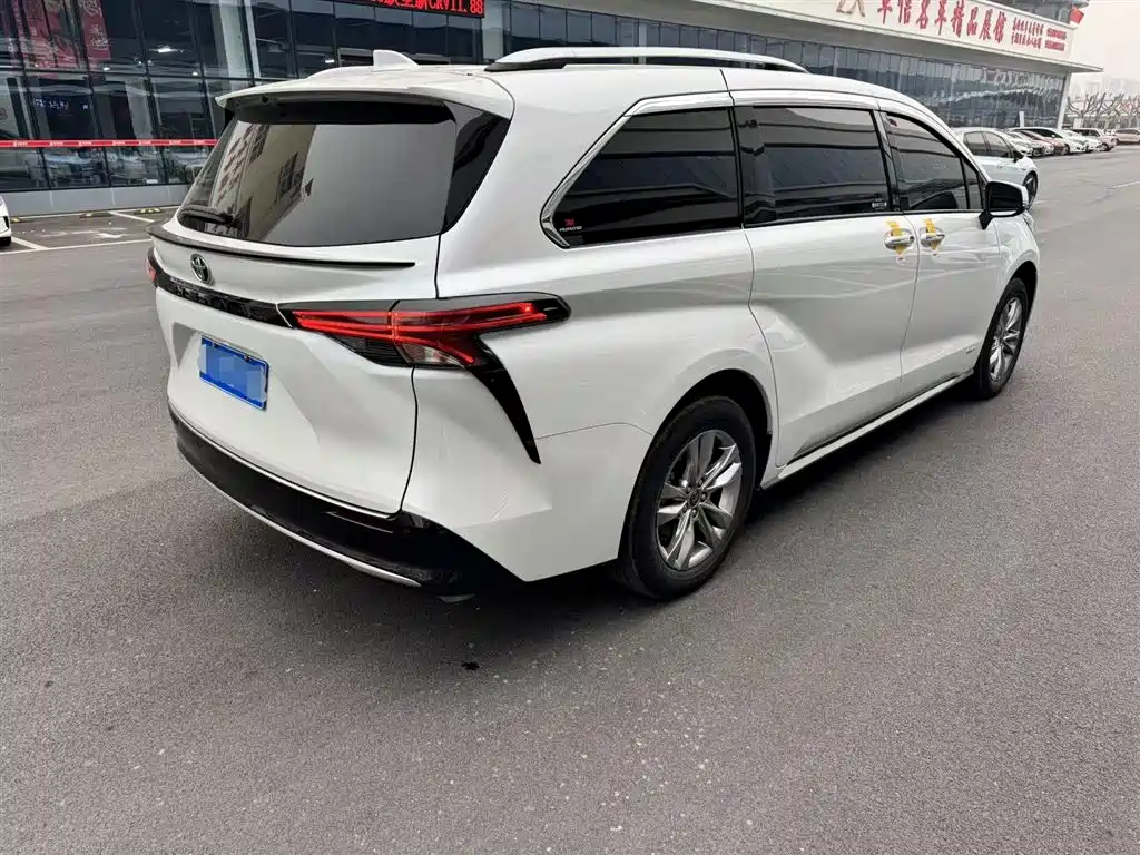 TOYOTA SIENNA