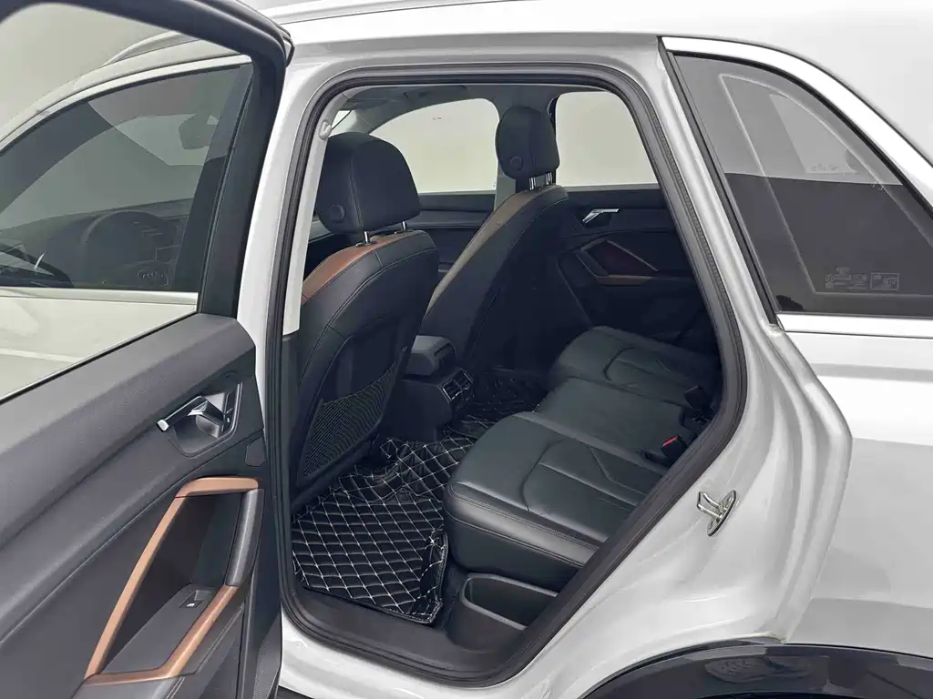 Audi Q3 — миниатюра 12