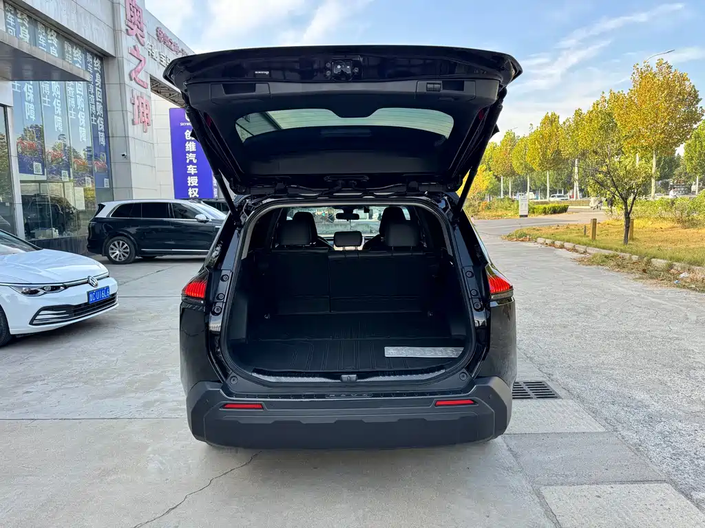 Toyota RAV4 — миниатюра 13