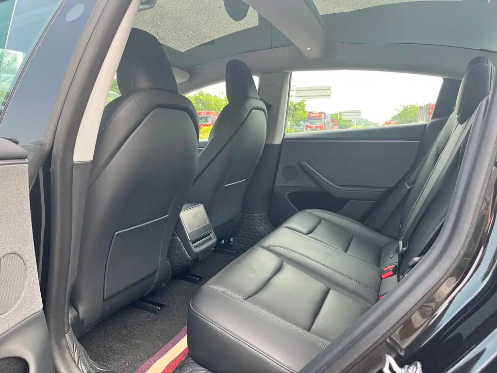 Tesla Model 3 — миниатюра 10