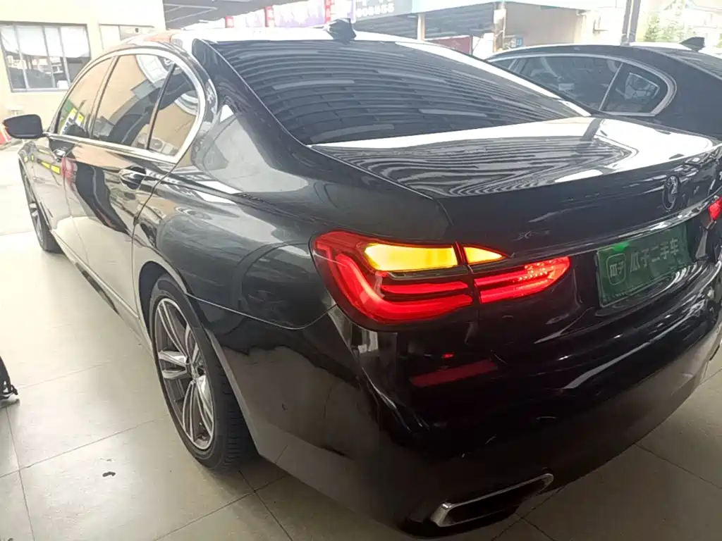 BMW 7 Series — миниатюра 5