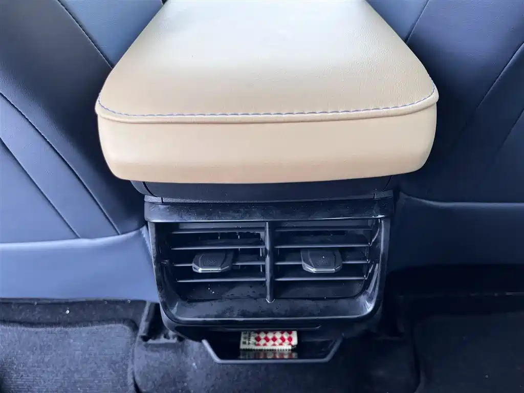 Geely Boyue L — миниатюра 15