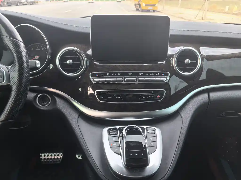 MERCEDES-BENZ V CLASS