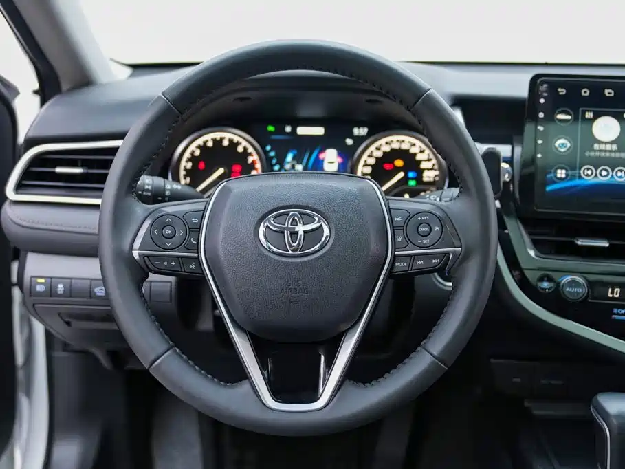 Toyota Camry — миниатюра 11