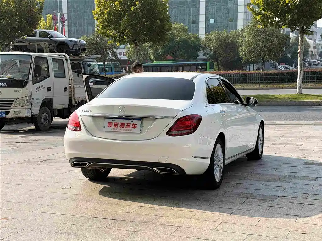 Mercedes-Benz C-Class — миниатюра 7