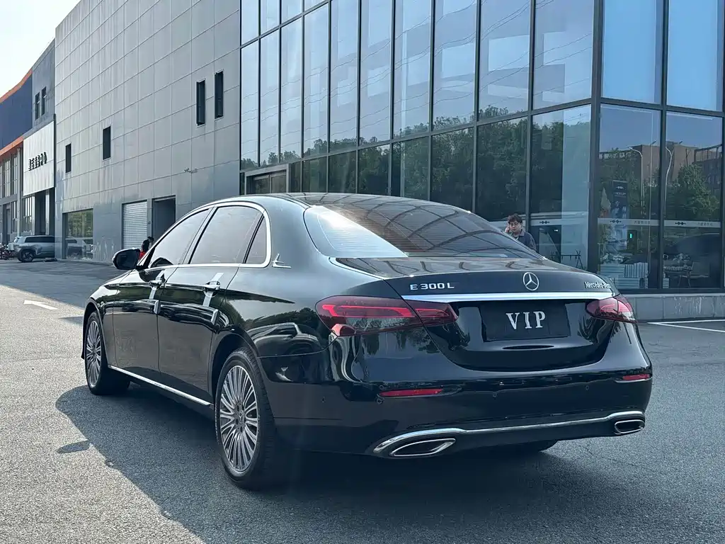 Mercedes-Benz E-Class — миниатюра 14