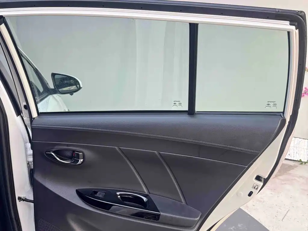 Toyota Yaris L — миниатюра 31