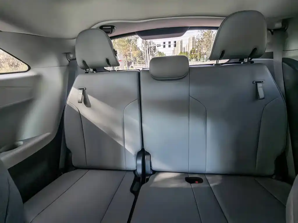 Toyota Granvia — миниатюра 18