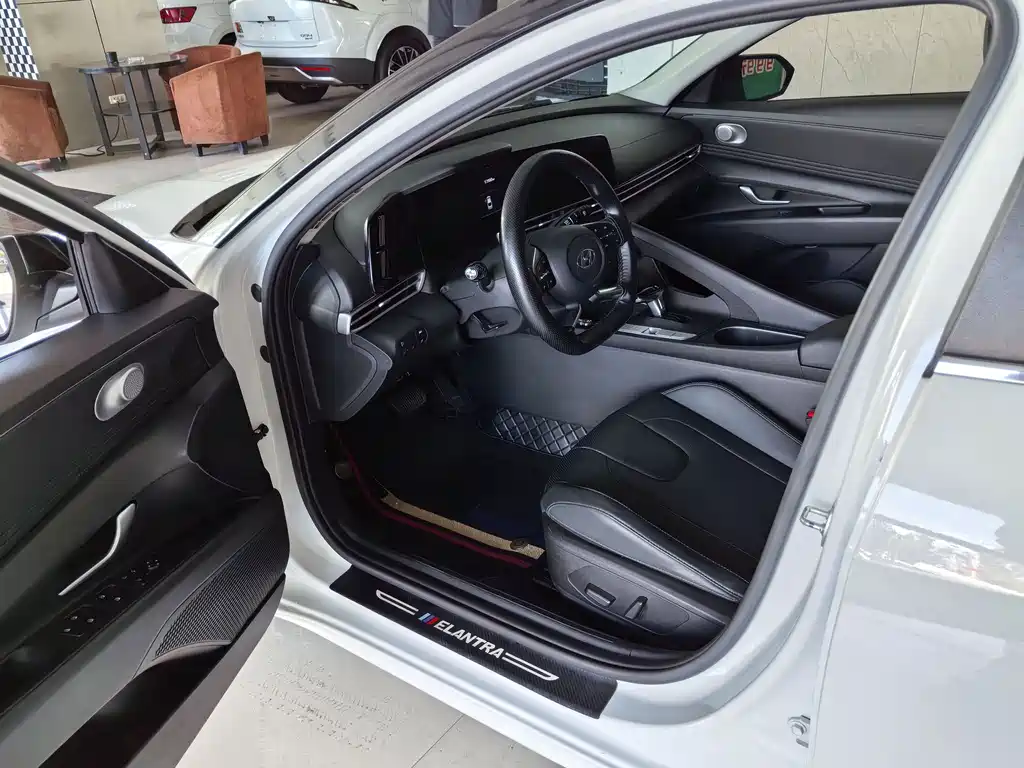 Hyundai Elantra — миниатюра 7