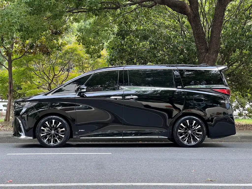 Toyota Alphard — миниатюра 7