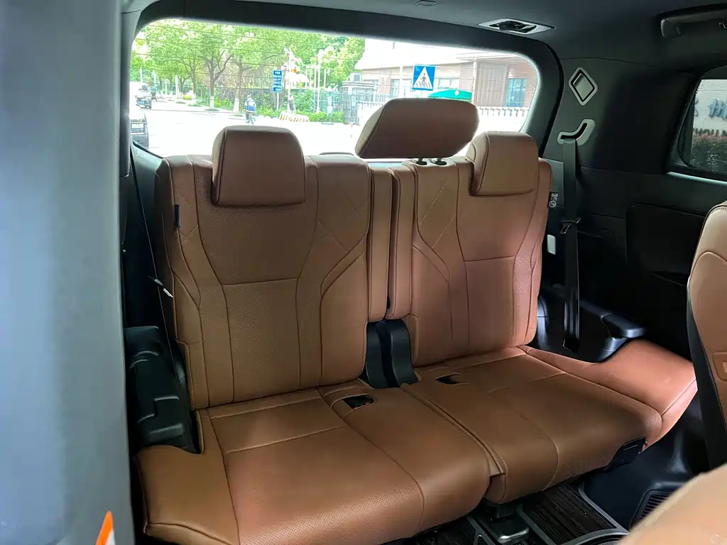 Toyota Alphard — миниатюра 14