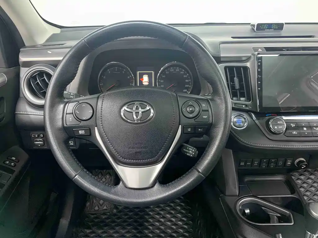 Toyota RAV4 — миниатюра 11