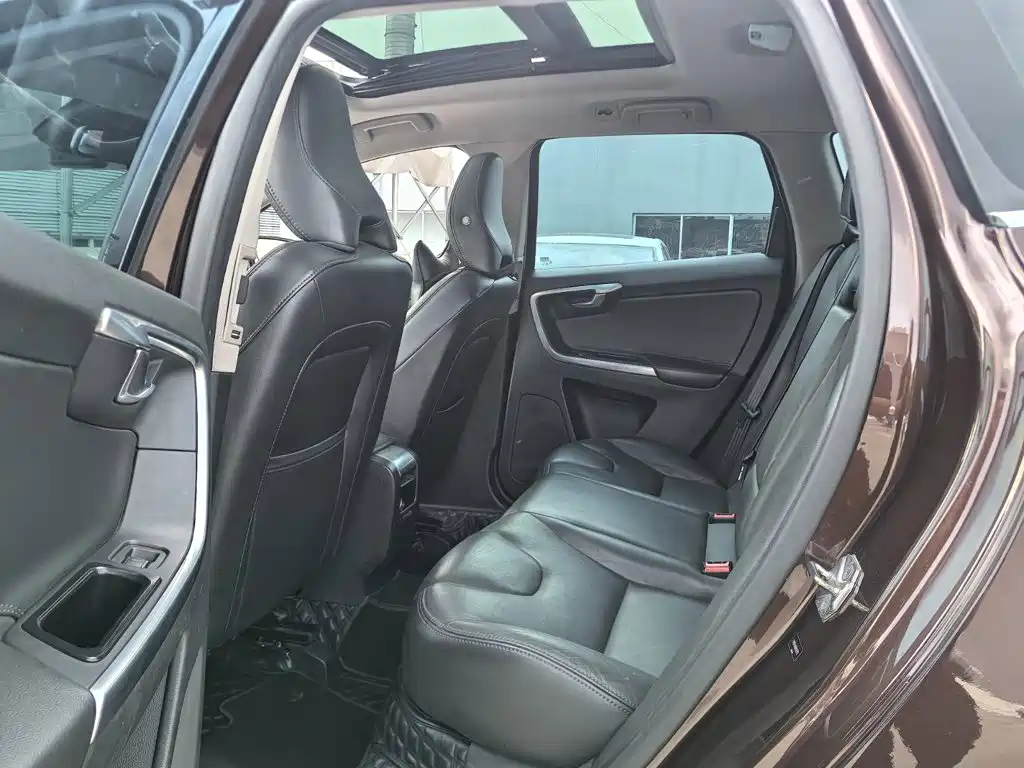Volvo XC60 — миниатюра 11