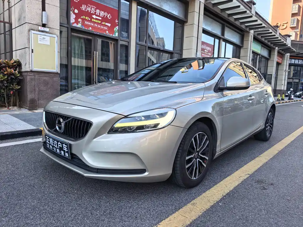 Volvo V40