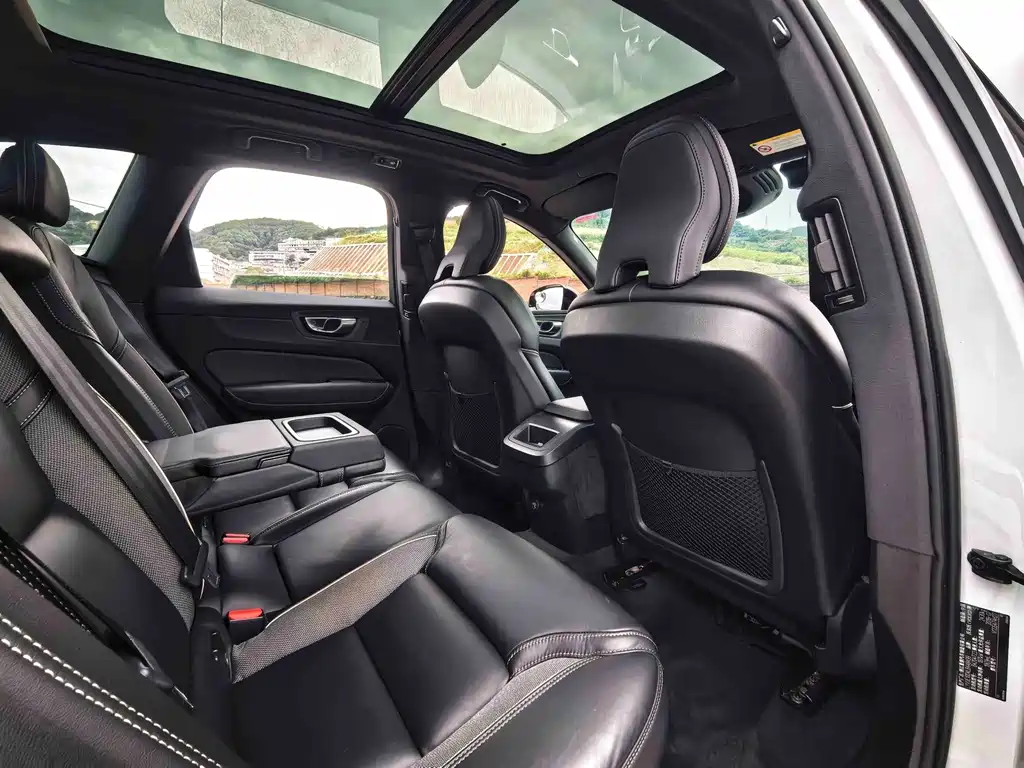 Volvo XC60 — миниатюра 11
