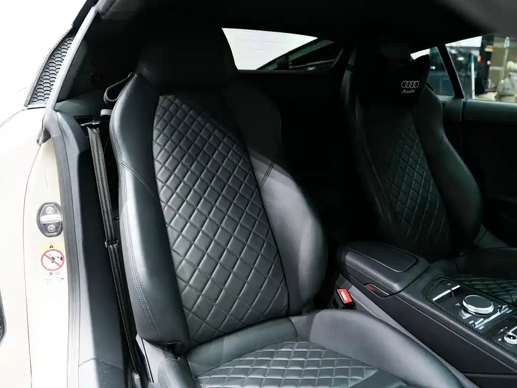 Audi R8 — миниатюра 12