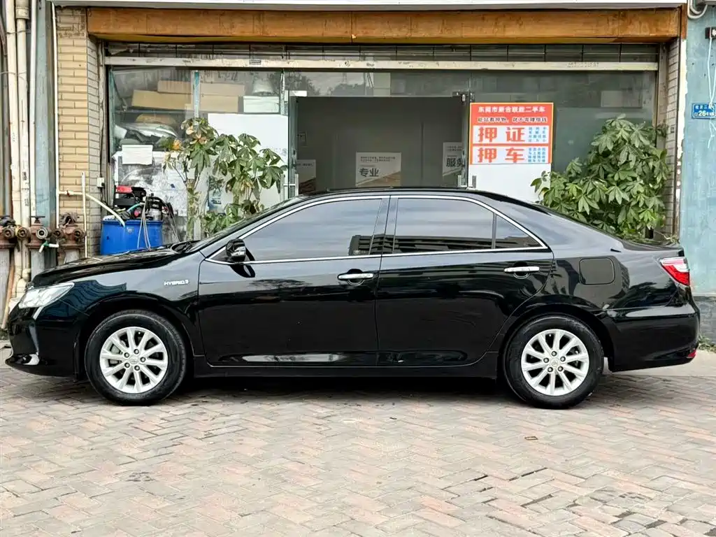 TOYOTA CAMRY
