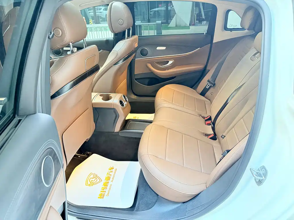 Mercedes-Benz E-Class — миниатюра 9