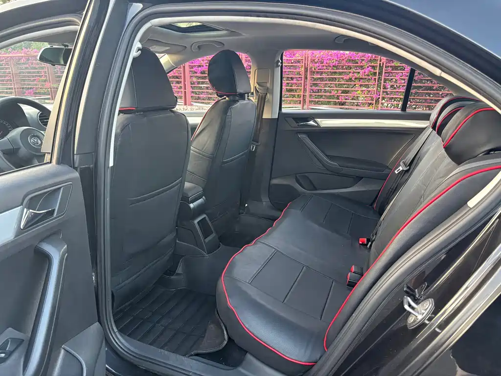 Volkswagen Jetta — миниатюра 11