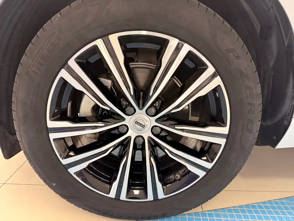 Volvo XC60 2022 B5 Luxury