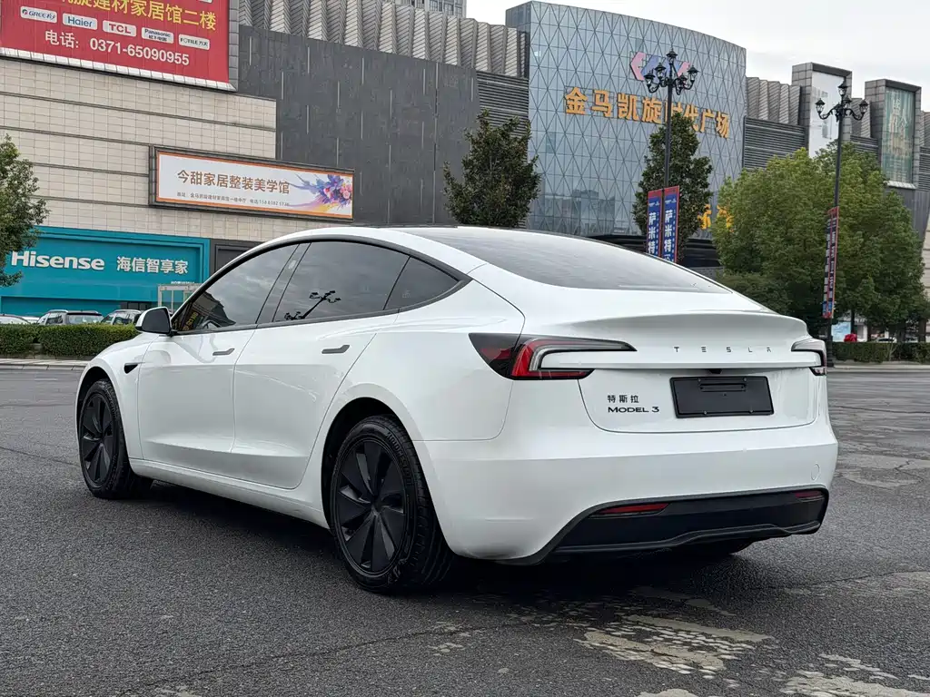 Tesla Model 3 — миниатюра 10