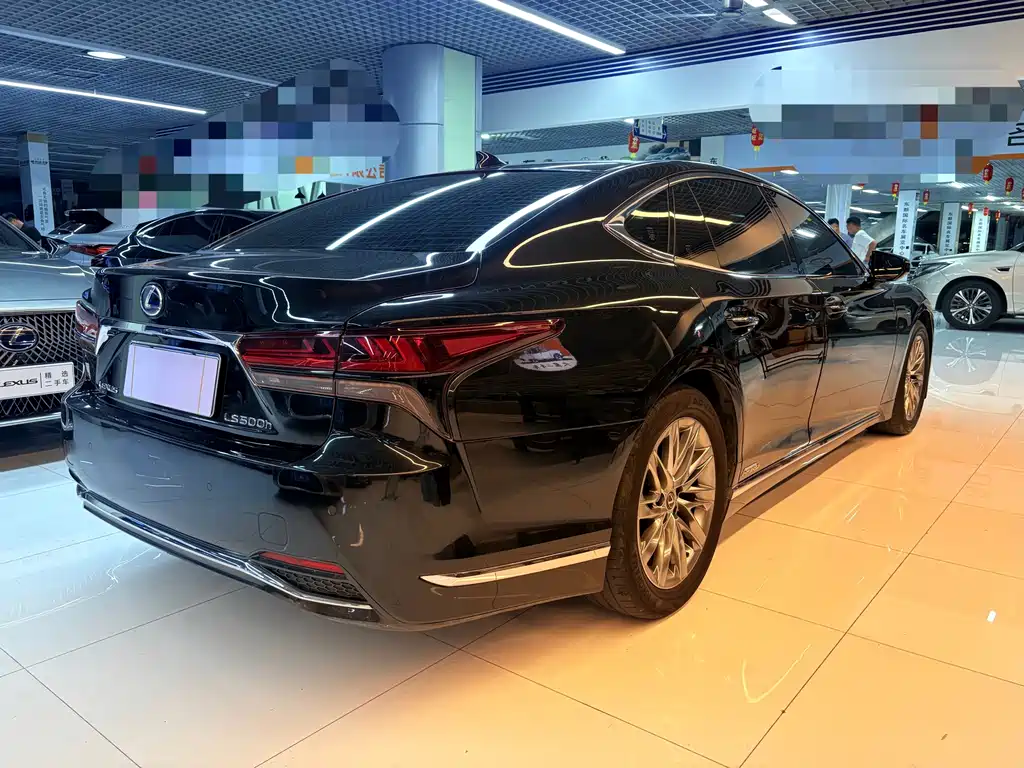 Lexus LS — миниатюра 7