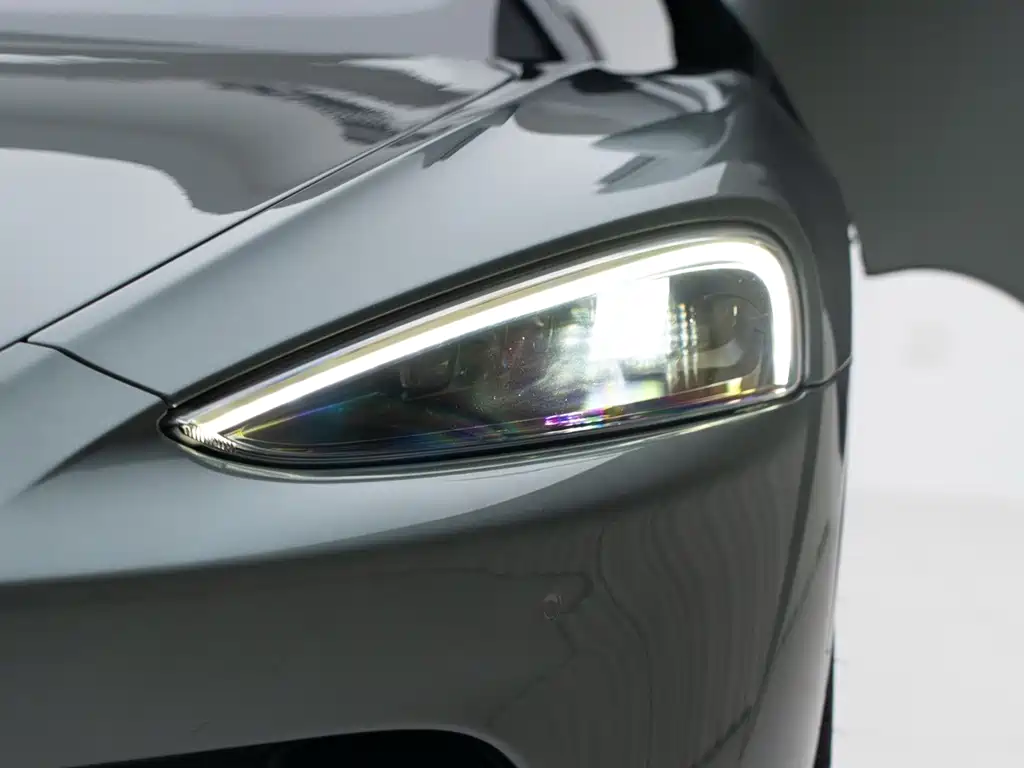 McLaren GT — миниатюра 8