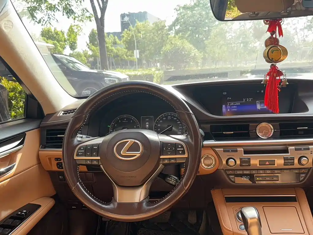 Lexus ES — миниатюра 5