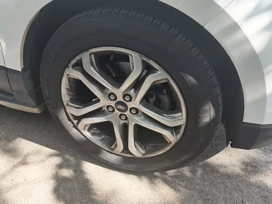 Ford Edge — миниатюра 6