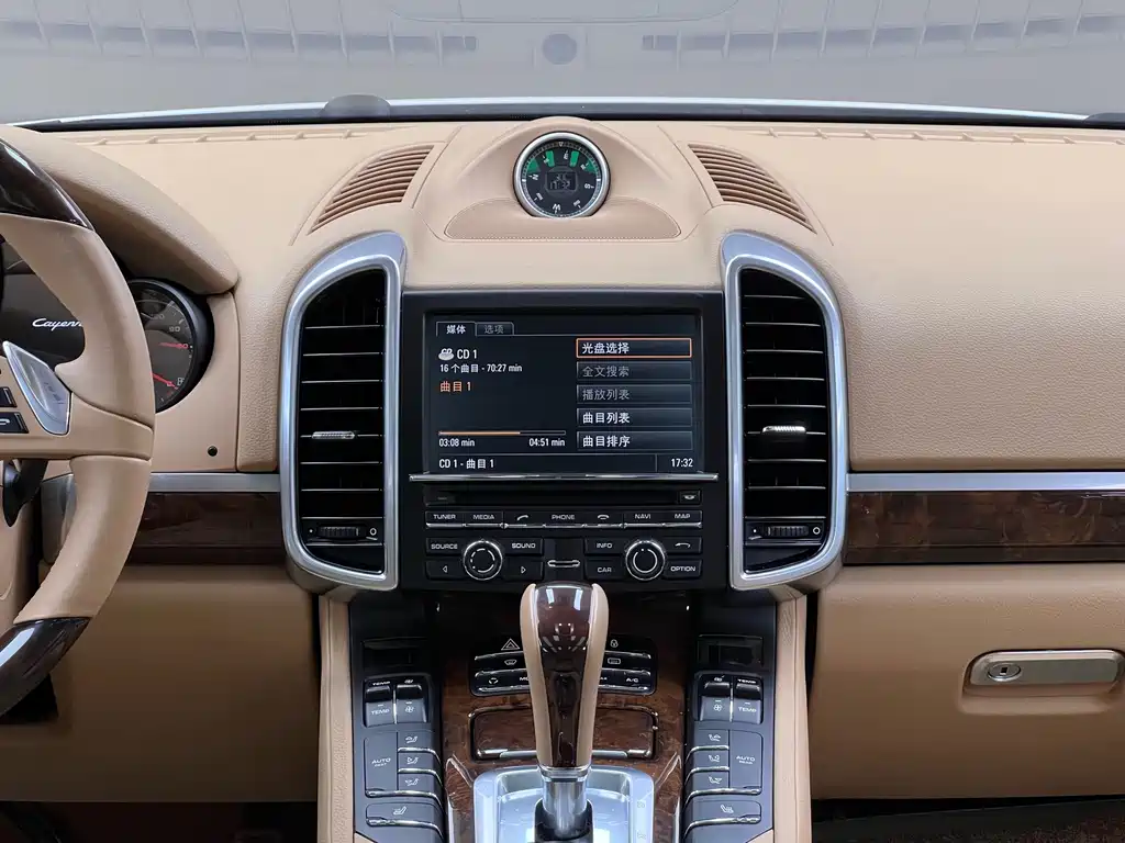 Porsche Cayenne — миниатюра 7