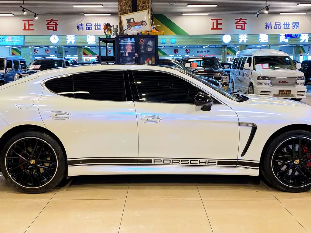 Porsche Panamera 2010 Panamera 4S 4.8L