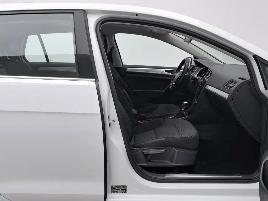 Volkswagen Golf EV — миниатюра 23