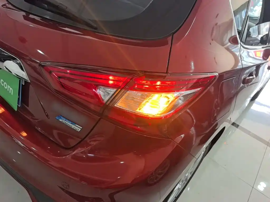 Nissan Tiida — миниатюра 8