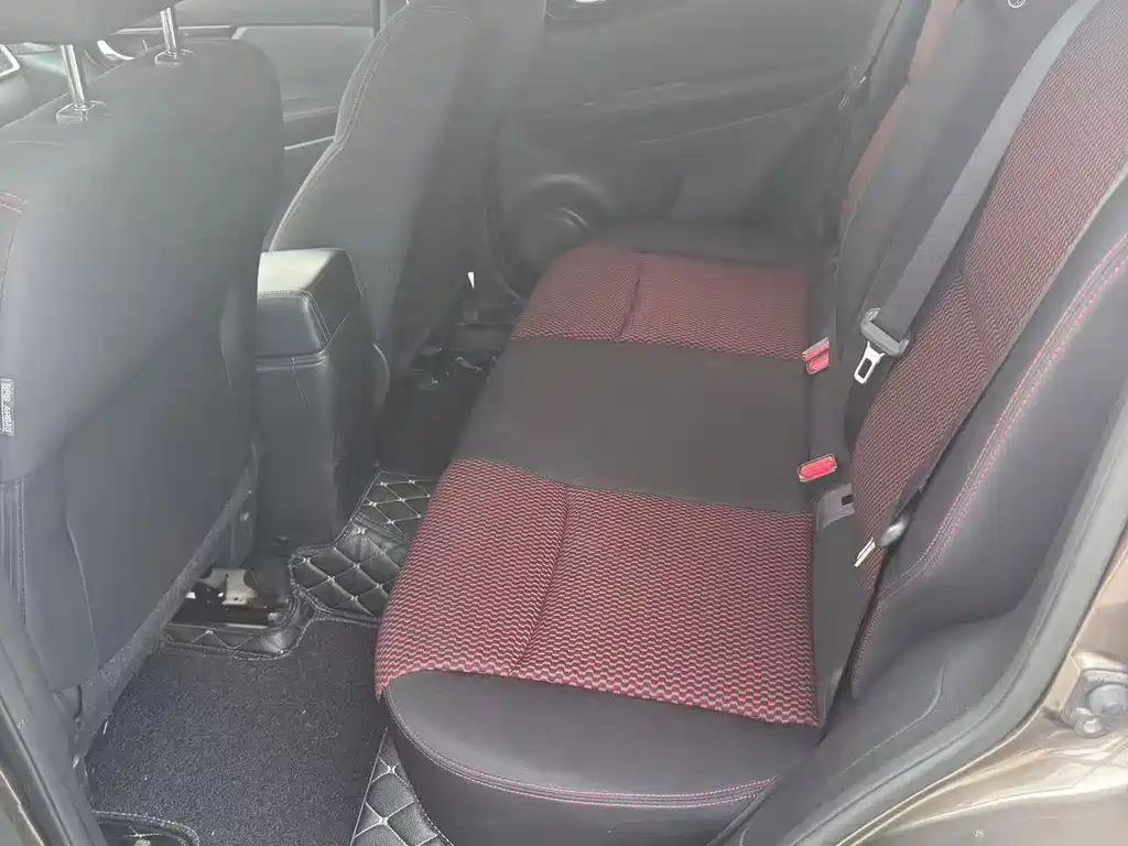 Nissan Qashqai — миниатюра 10
