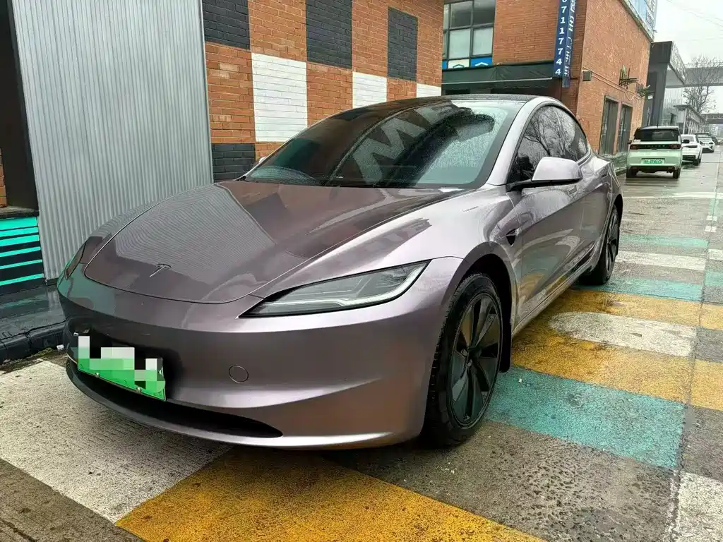 TESLA MODEL 3